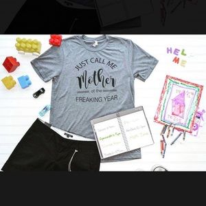 BELLA TEE GRAPHIC TOP